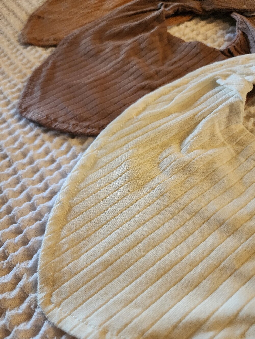 Neutral Ribbed Baby Bib Set - Picture 2 of 3